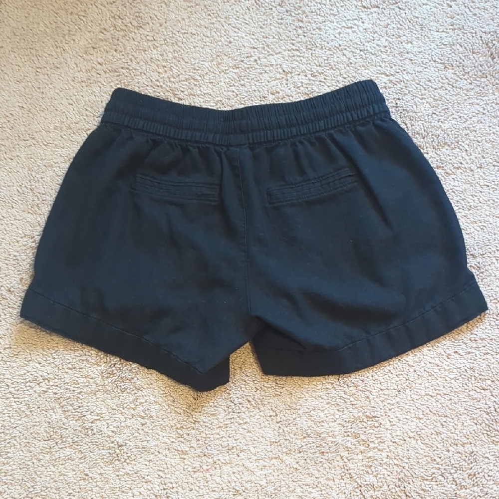 Old Navy Black Women's Linen Blend Shorts - Picture 3 of 3